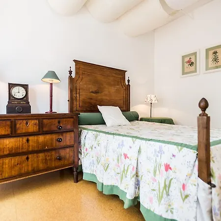 Costa In Central Apartment